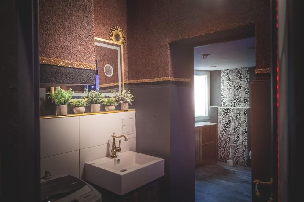 Einzigartige Ferienwohnung Bunt Wie Berlin Kültér fotó